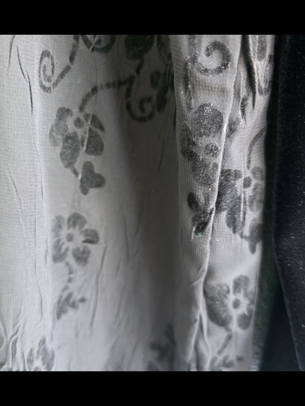 Pierre Cardin Black Velvet Top with Patterned Sheer Sleeves Sz L/14 - Picture 5 of 11